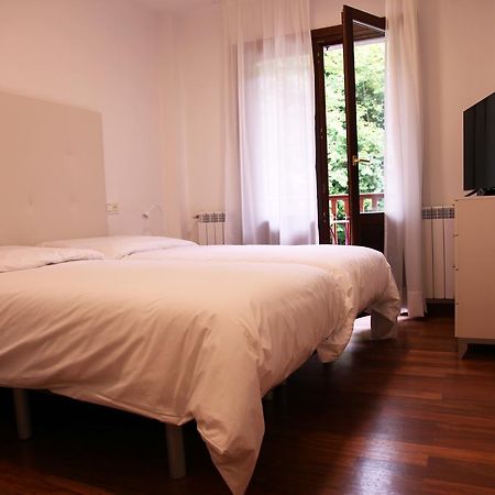 Txikierdi Alde Auto Check-In Hotel Oiartzun Bagian luar foto