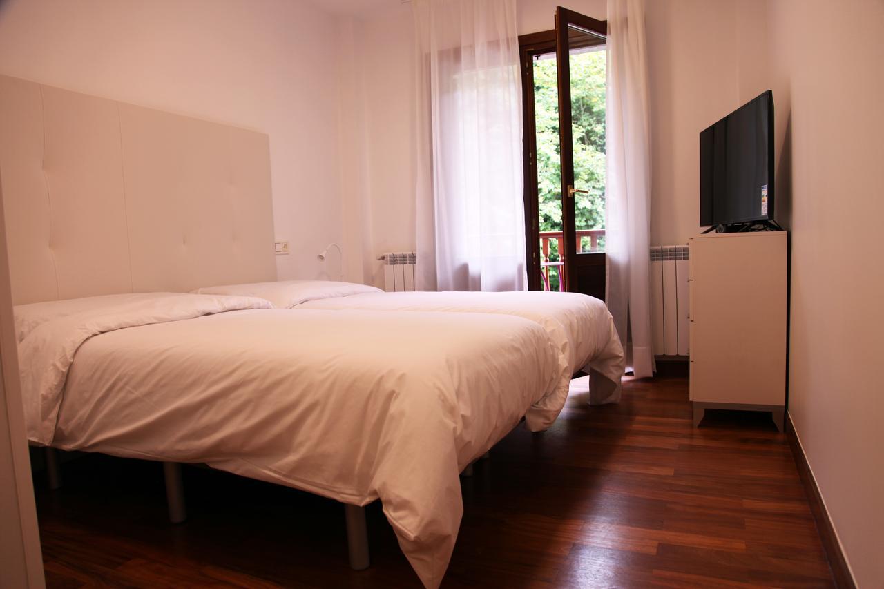 Txikierdi Alde Auto Check-In Hotel Oiartzun Bagian luar foto
